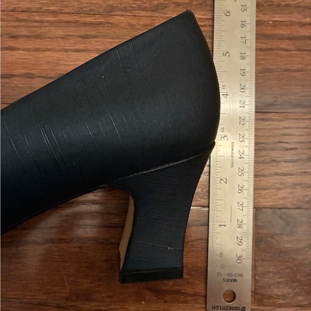NIB Soft Flexible Navy Pumps 2.5" Heel Size 10 - Picture 9 of 14